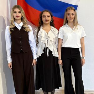 "Церемония поднятия флага Российской Федерации"