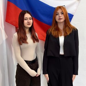 "Церемония поднятия флага Российской Федерации"